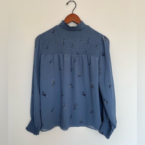 Reitmans Blue Floral Smocked Women's Top size medium - Picture 3 of 6